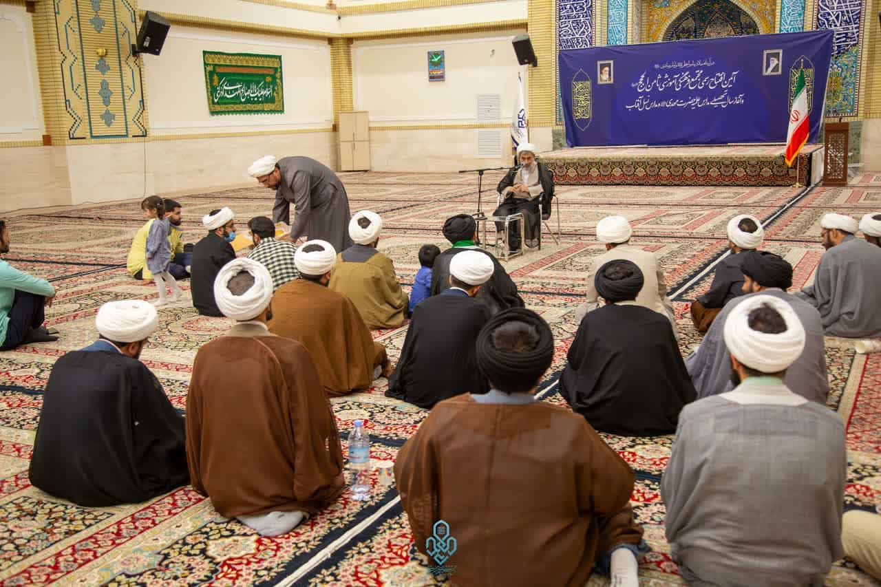 جلسه دورهمی دانش آموختگان
